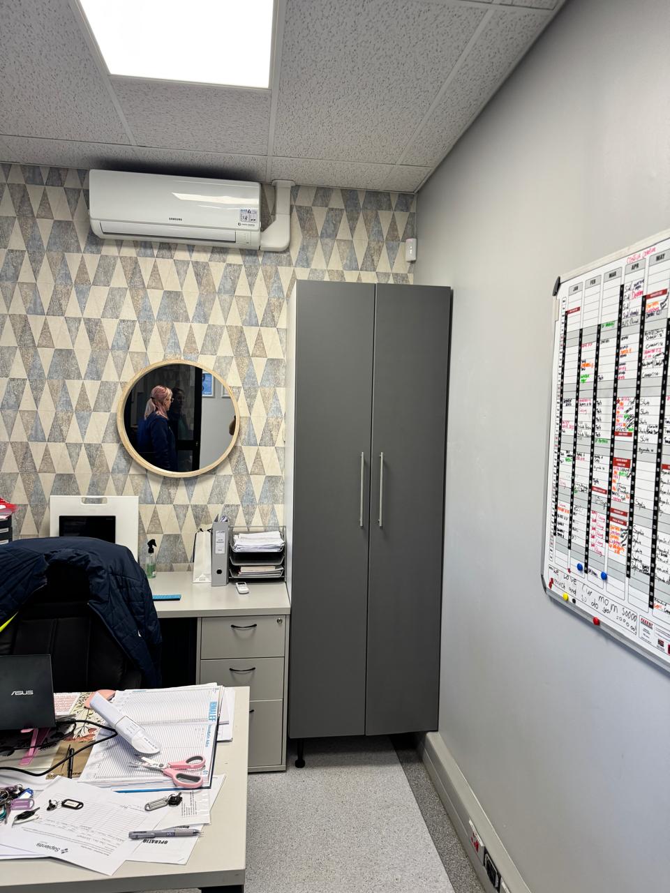 Thumbnail 2: Office furniture