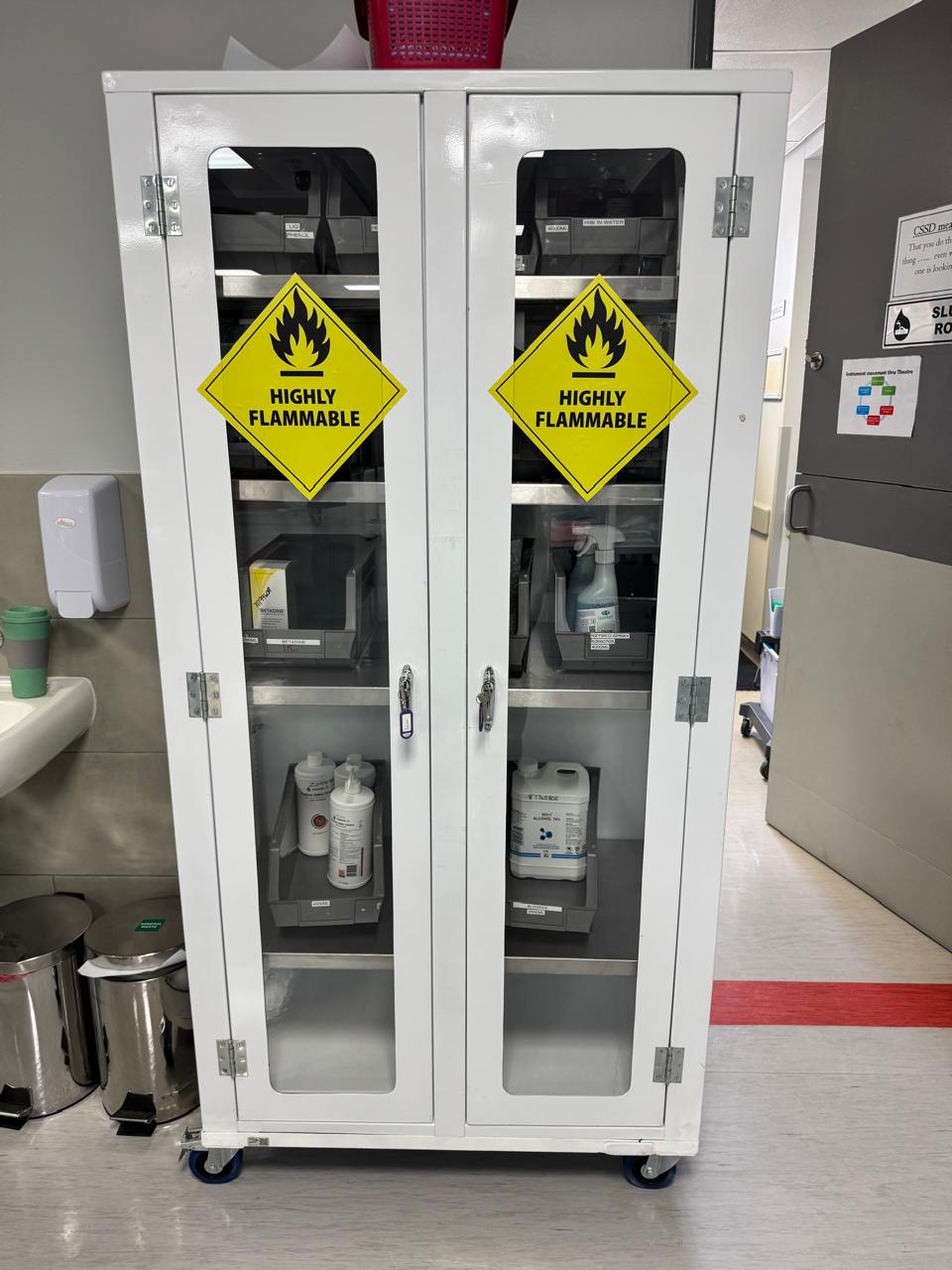 Hazardous / Medicine cabinet